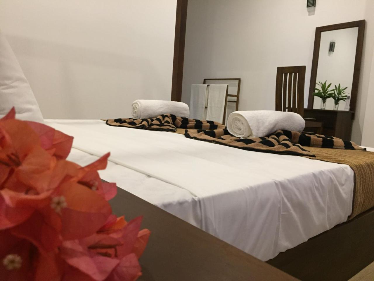 Bay Hiriketiya Hotell Dikwella Eksteriør bilde